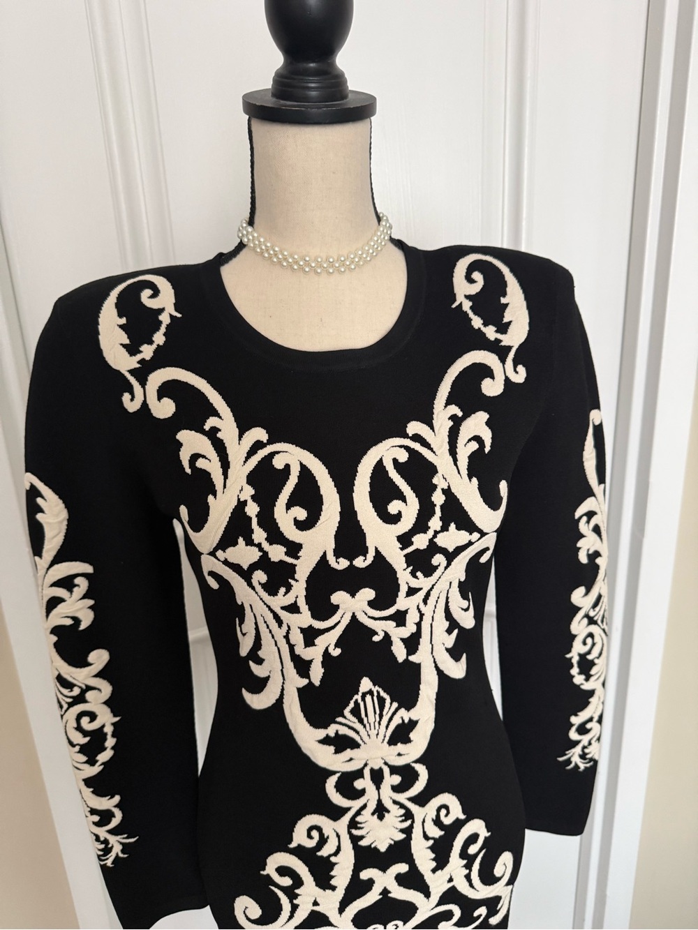 L'AGENCE Black Dress with Cream Baroque Motif, size M - Picture 8 of 11